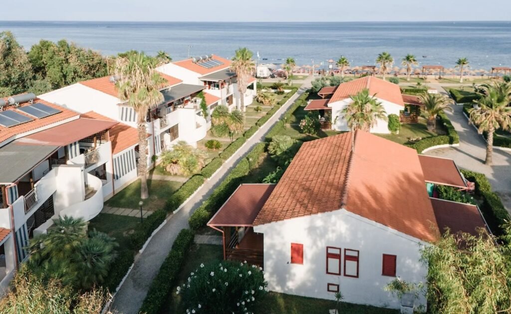 Veduta aerea degli appartamenti di Punta Alice Village