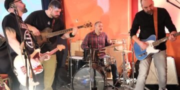 Garage Olimpo sul palco dell’anseo di dublino durante la serata post rock for the pale sun: sold out, pubblico partecipe e applausi a ogni pausa per la band italiana protagonista della scena post-rock in irlanda (Foto di Piero Cafarelli)