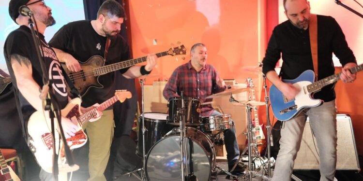 Garage Olimpo sul palco dell’anseo di dublino durante la serata post rock for the pale sun: sold out, pubblico partecipe e applausi a ogni pausa per la band italiana protagonista della scena post-rock in irlanda (Foto di Piero Cafarelli)