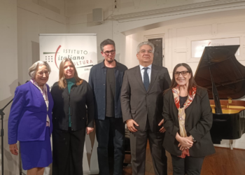 Professoressa Corinna Salvadori, Franziska Faganello-Feldhoff moglie dell'Ambasciatore, Maestro Francesco Turrisi, Ambasciatore Nicola Faganello, Michela Linda Magrì, Direttore dell’Istituto Italiano di Cultura