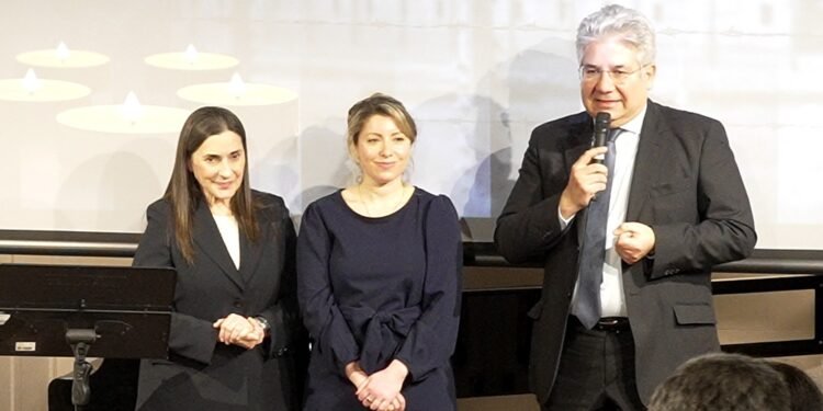 Da sinistra: Michela Linda Magrì, Direttrice dell’Istituto Italiano di Cultura di Dublino; Caryna Camerino, Holocaust Education Ireland; Nicola Faganello, Ambasciatore d’Italia in Irlanda.