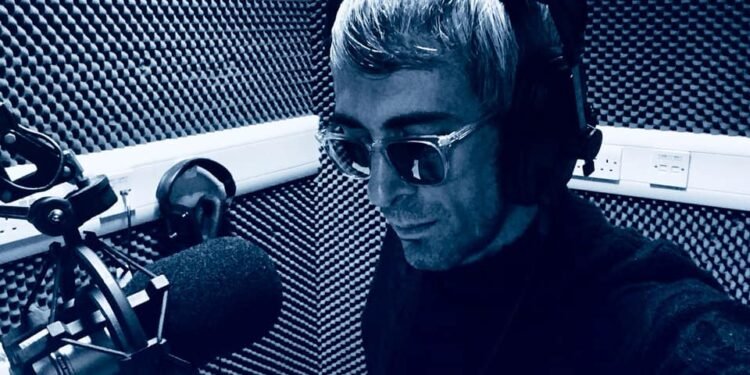 Michele Savini in studio a Dublino, tra vinili e consolle: qui prende forma l’identità sonora di Soundglasses.