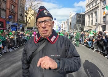 Carlo Salvadori durante la parata in Westmoreland Street, nel cuore di Dublino