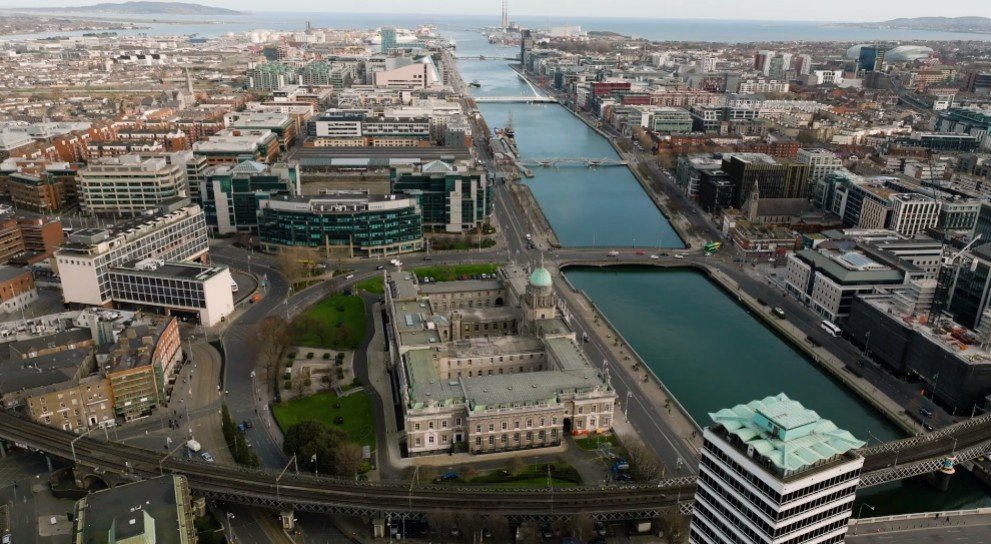 Il centro finanziario di Dublino in una suggestiva veduta aerea.