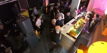 La prima serata del 20 marzo all’Hen’s Teeth, nel quartiere Dublin 8, apre l’evento a Dublino