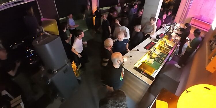 La prima serata del 20 marzo all’Hen’s Teeth, nel quartiere Dublin 8, apre l’evento a Dublino