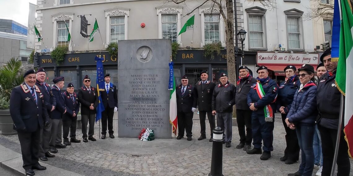 Francesco Morelli, Thomas Hayes, Antonio Merucci, Nico Merucci, Vincenzo Morelli, Andrea Ongaro, Enrico Bianchi, Vincenzo Colasanti, Carlo Salvadori, Duilio Cau, Emanuela Vietti, Alessandra Salvadori, Andrea Faustini e Giamba Faustini.