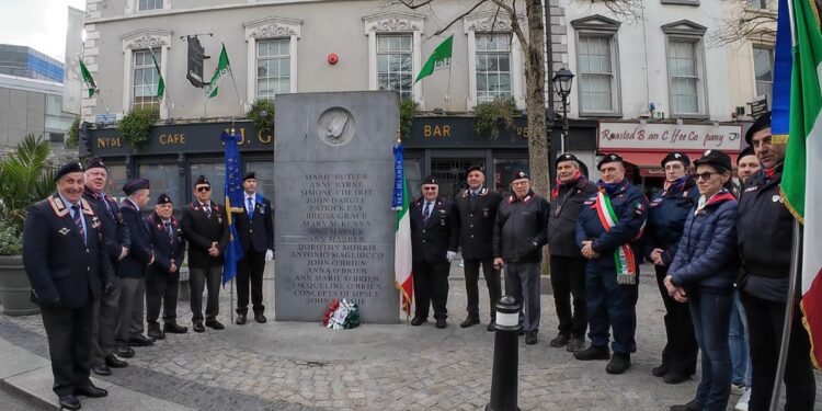 Francesco Morelli, Thomas Hayes, Antonio Merucci, Nico Merucci, Vincenzo Morelli, Andrea Ongaro, Enrico Bianchi, Vincenzo Colasanti, Carlo Salvadori, Duilio Cau, Emanuela Vietti, Alessandra Salvadori, Andrea Faustini e Giamba Faustini.