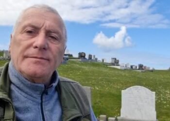 Francesco Morelli presso il cimitero di Termoncarragh, durante la commemorazione delle vittime della Arandora Star.