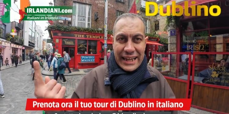 GIULIO CAMPELLONE Davanti al pub Temple Bar a Dublino