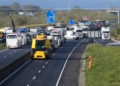 Pposto di blocco lungo l’autostrada M8 a Cashel, County Tipperary, all’altezza dell’uscita verso il centro