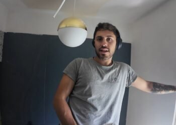 Enrico – Coordinatore dei lavori e titolare dell’azienda italiana impegnata nella realizzazione dei tre bagni Made in Italy nella villa di Dublino.