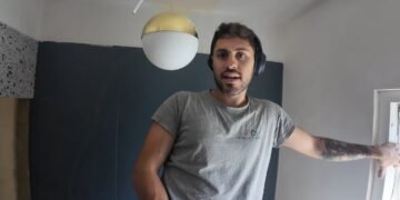 Enrico – Coordinatore dei lavori e titolare dell’azienda italiana impegnata nella realizzazione dei tre bagni Made in Italy nella villa di Dublino.