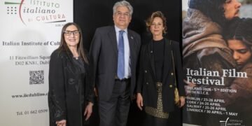 Nella foto: al Light House Cinema di Smithfield, Dublino, il momento dell’apertura dell’Italian Film Festival Ireland. Sul palco Michela Linda Magrì, direttrice dell’Istituto Italiano di Cultura, accanto all’Ambasciatore d’Italia Nicola Faganello, insieme all’attrice Carlotta Natoli, coprotagonista del film Chiara: volti e istituzioni che raccontano l’Italia contemporanea attraverso il linguaggio universale del cinema.