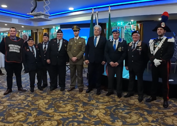 L’Ambasciatore d’Italia in Irlanda insieme ai rappresentanti dell’Associazione Nazionale Carabinieri, Sezione Irlanda, e della FIDCA, Federazione Italiana dei Combattenti Alleati, Sezione Éire, durante le celebrazioni per l’80° anniversario della Repubblica Italiana presso il St. Helen’s Hotel di Dublino.