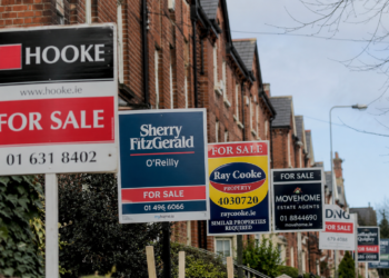 UN'IRLANDA IMMOBILIARE DIVISA IN DUE Dublino rallenta, le aree rurali continuano a crescere. Connacht-Ulster +8,8% • Munster +6,3%. La capitale registra un rallentamento dei prezzi di vendita, mentre le province irlandesi confermano una crescita costante, alimentata da una domanda ancora molto elevata e da un'offerta limitata.