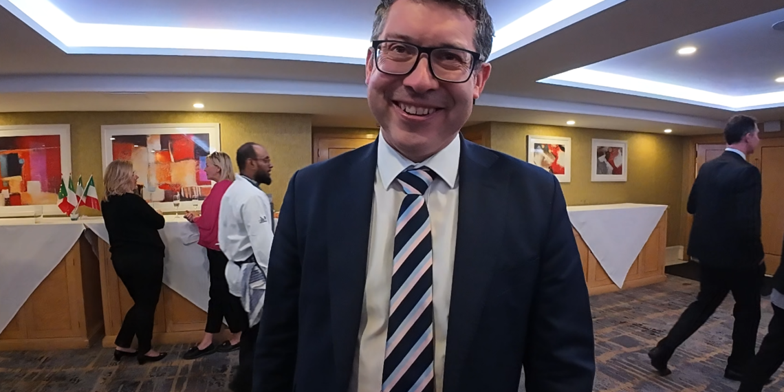 Il senatore irlandese Ronan Mullen durante le celebrazioni dell'80° Anniversario della Repubblica Italiana organizzate dall'Ambasciata d'Italia in Irlanda a Dublino.