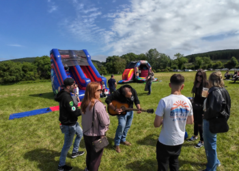 Famiglie protagoniste dell'Italian Summer Festival 2026. Al Club Italiano Irlanda è stata dedicata un'ampia area ai più piccoli con castelli gonfiabili, scivoli, giochi e gelato, regalando ai bambini una giornata di divertimento e ai genitori l'occasione di vivere insieme un'autentica festa all'insegna dell'amicizia e della comunità italiana in Irlanda.