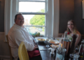 Sam Ayer e Laura Marker mentre si godono un'autentica esperienza gastronomica italiana presso il ristorante I Monelli a Dublino. La coppia descrive I Monelli come il loro ristorante italiano preferito, elogiandone la pasta fresca fatta a mano, la calorosa ospitalità e l'autentica atmosfera italiana.