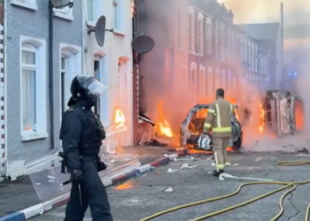 Abitazioni in fiamme a Belfast