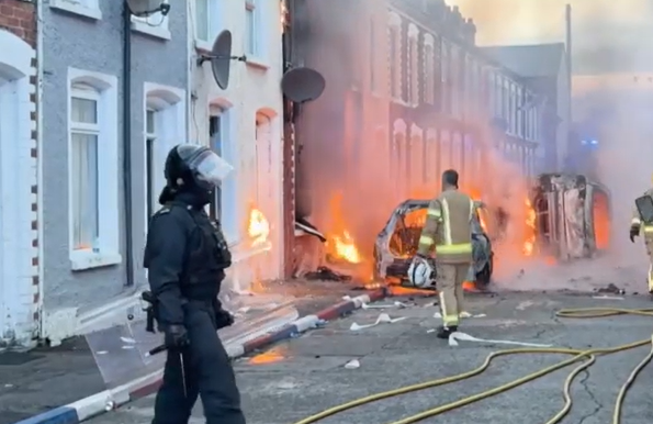 Abitazioni in fiamme a Belfast