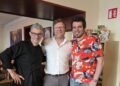 Da sinistra: Davide Mazzarella, Ivano Addabbo e Alberto Frongia si riabbracciano a Cashel dopo anni. Un incontro che celebra l'amicizia, il percorso condiviso nel ristorante iMonelli di Dublino e il successo dell'imprenditoria italiana in Irlanda.