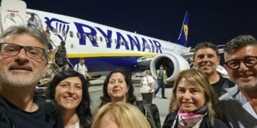 La delegazione italiana è appena atterrata all' Aeroporto di Dublino, pronta a raggiungere Cashel per partecipare al Cashel Cultural & Business Weekend 2026. Sindaci, amministratori locali e rappresentanti del mondo associativo iniziano così una missione istituzionale dedicata al rafforzamento dei rapporti di amicizia, cooperazione e sviluppo tra Italia e Irlanda.