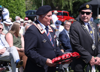 Francesco Morelli, presidente dell'Associazione Nazionale Carabinieri Irlanda e della Federazione Italiana dei Combattenti Alleati – Sezione Éire, durante la solenne deposizione della corona d'alloro in occasione della cerimonia commemorativa di Islandbridge dello scorso anno, presso gli Irish National War Memorial Gardens di Dublino.
