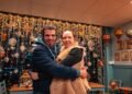 Alberto e Anastasija all’interno dell’Heavenly Café, lo spazio che la coppia ha trasformato in un punto d’incontro tra tradizione italiana, irlandese e baltica.