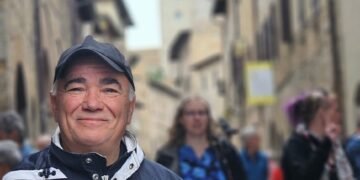 Gianfranco Locci, italiano residente in Irlanda dal 1997, interviene nel dibattito sul futuro del COMITES Irlanda, chiedendo maggiore comunicazione, apertura verso le nuove generazioni e un rapporto più diretto con la comunità italiana.