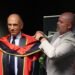Enrico Letta durante la cerimonia di vestizione accademica, assistito da Simon Norton di Phelan Conan, prima del conferimento del Dottorato honoris causa alla Dublin City University.