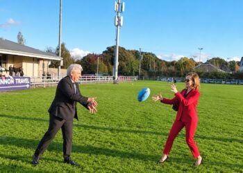Al Navan Rugby Club, gli ambasciatori Nicola Faganello ed Elizabeth McCullough protagonisti di un incontro simbolico alla presenza della ministra degli Esteri irlandese Helen McEntee